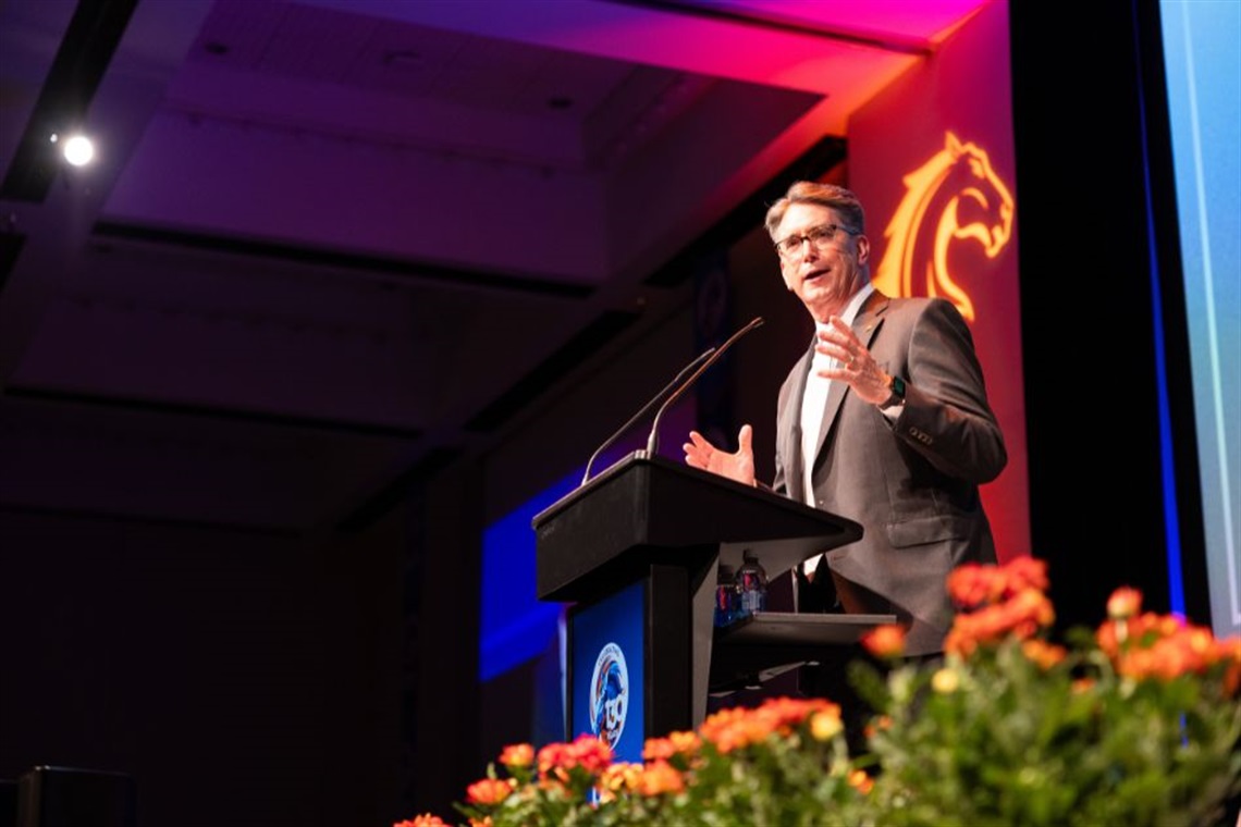 Arlington City Manager Trey Yelverton received a 2025 Distinguished Alumni Award from The University of Texas at Arlington in September 2025.