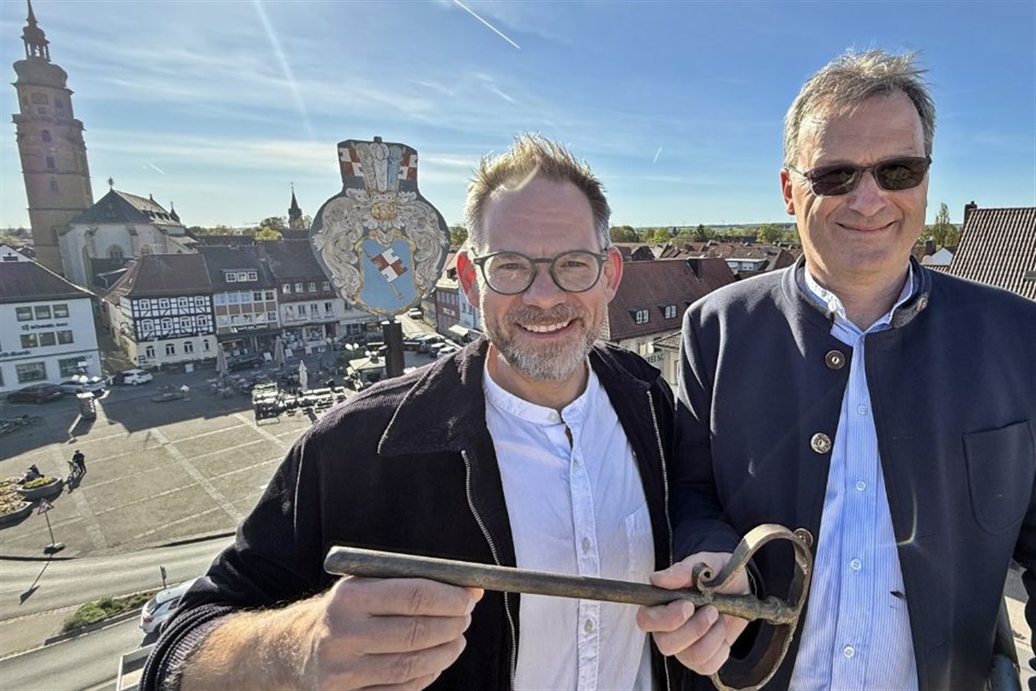 Photo caption: High above the market square in Bad Königshofen, Germany, the official handover of the key from Mayor Thomas Helbling to his successor, Frank Helmerich, took place. The obligatory oversized town hall key was also presented. Photo by Hanns Friedrich
