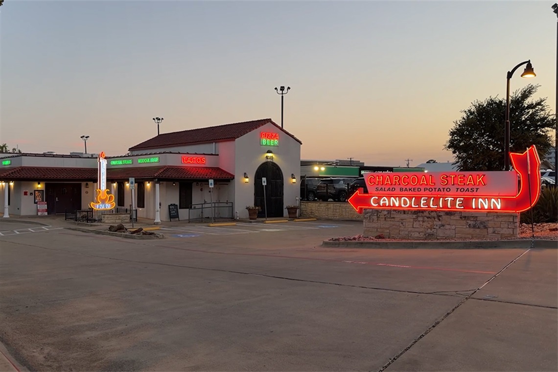 Exterior view of Candlelite Inn Restaurant in Arlington at dusk.