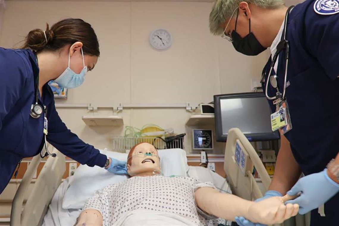 UTA Nursing Students with mannikin 