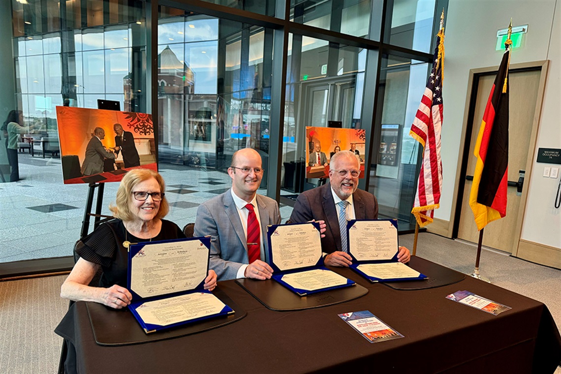 Photo of Mayor Ross, Lord Mayor Naser and Sheri Capehart signing Friendship Cities documents.