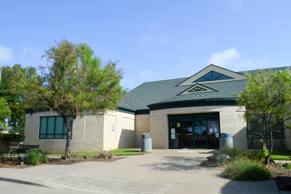 Image shows exterior of Northeast Branch Library in Arlington, Texas